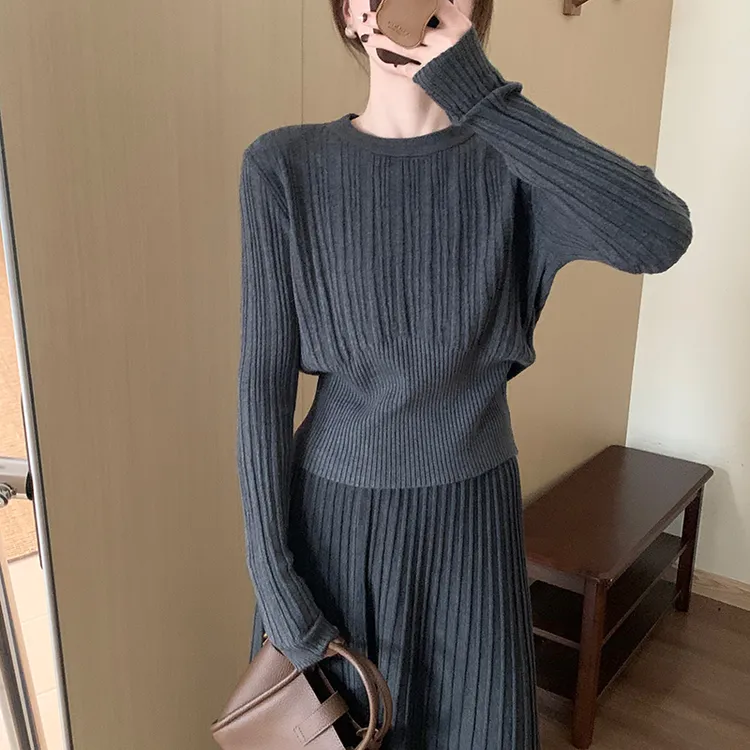 韩系收腰设计显瘦圆领打底衫女2025春秋新款高级软糯上衣裙子套装