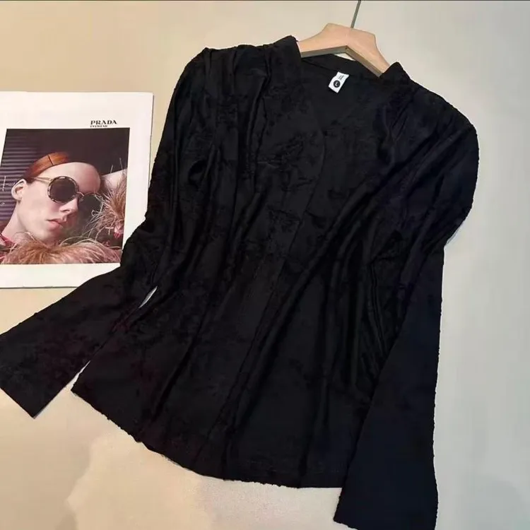 《姚家优麦汇》Y6819秋款V领设计感时尚百搭长袖显瘦上衣款女