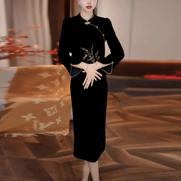 丝绒新中式国风服饰2025秋季新款复古优雅名媛黑色假两件连衣裙子