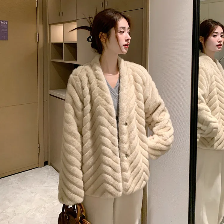 人字纹短款V领仿皮草外套女冬季2025新款仿水貂毛加厚毛毛绒上衣