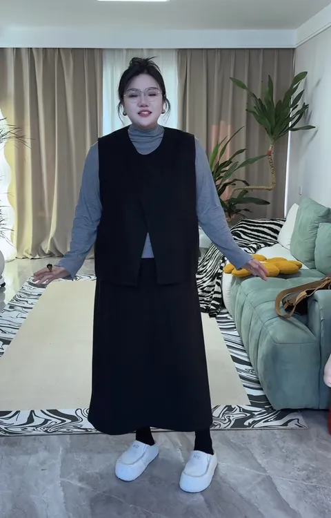 2025秋冬时尚欧货胖mm简约轻奢显瘦气质洋气内搭+马甲+半裙4678