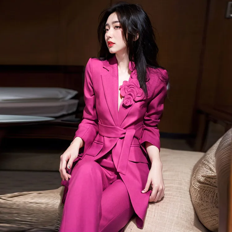 2025春秋轻奢高级感女人味玫粉色立体花朵收腰西装微喇裤两件套装