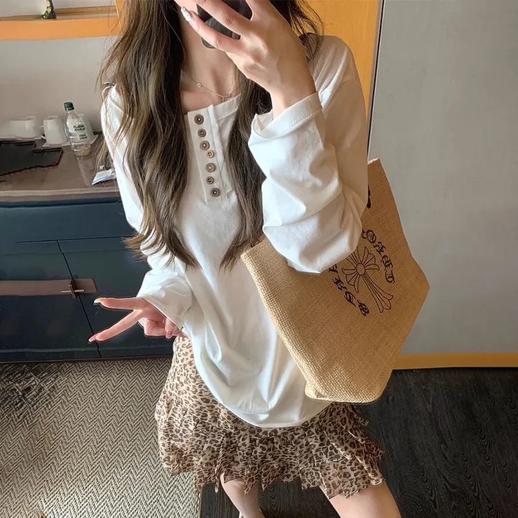 设计感小众不规则纽扣别致长袖t恤早秋休闲时尚宽松慵懒白色上衣