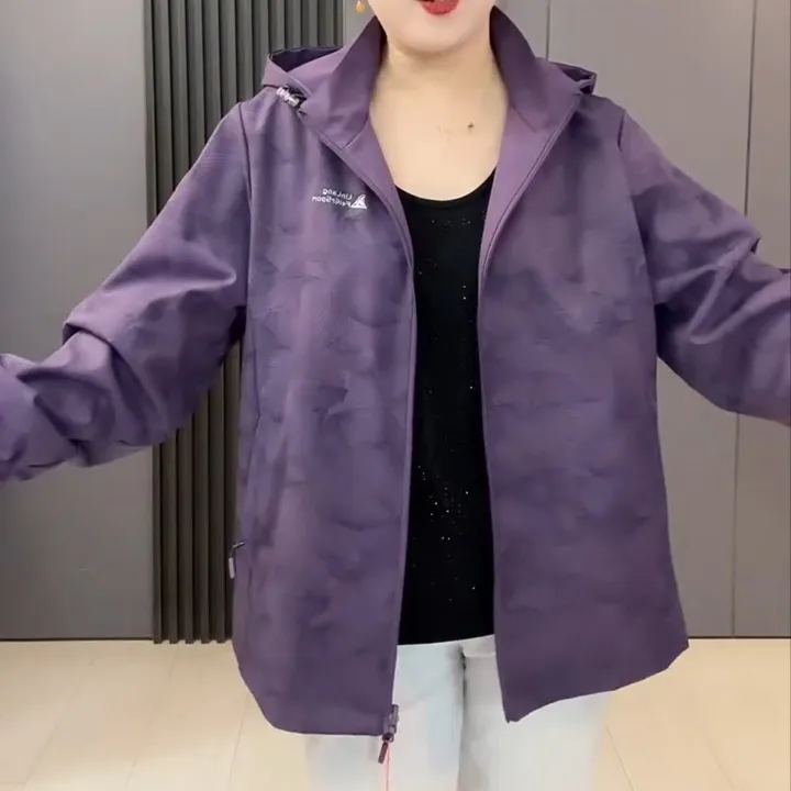 8053梵#大码中老年女士春秋款透气冲锋衣登山好看连帽外套