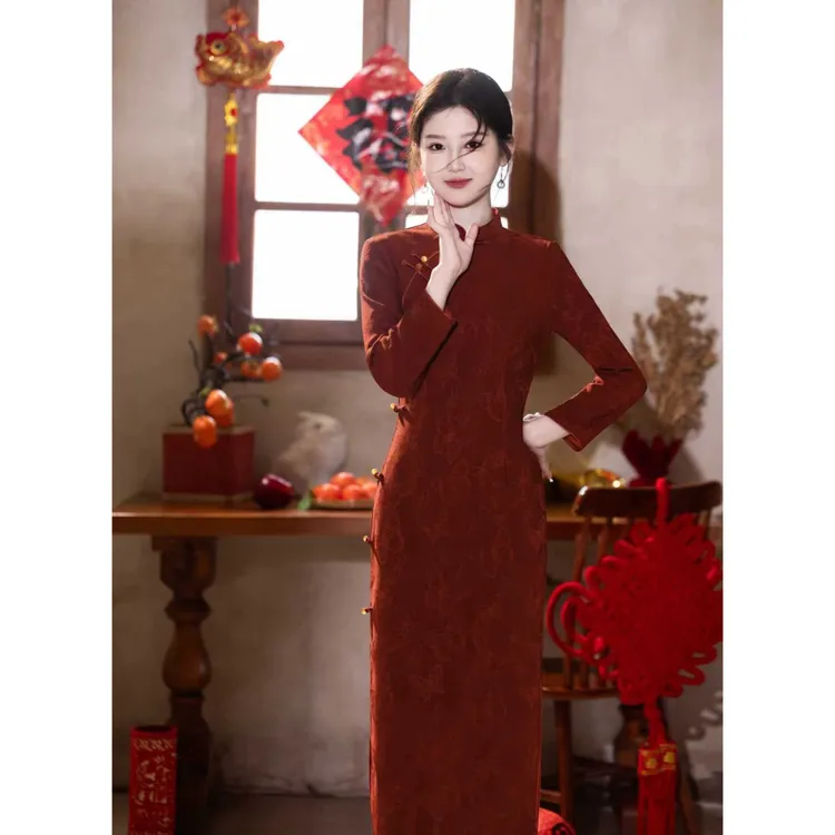 红色提花订婚旗袍高端大气上档次2025年新款喜婆婆敬酒服绝美气质