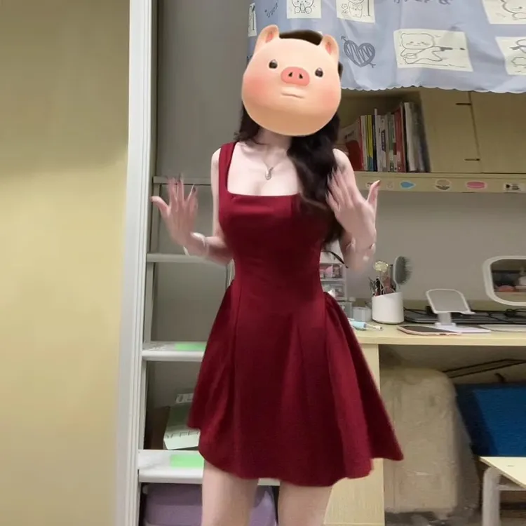 法式千金收腰吊带连衣裙女夏季红色显瘦a字裙气质高级感背心裙子