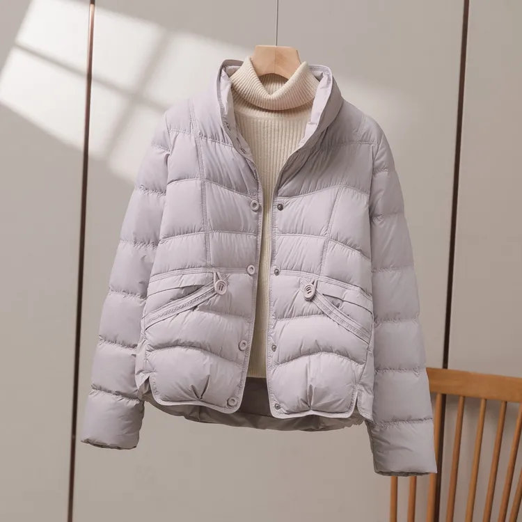 90白鸭绒轻薄羽绒服女短款2025冬新款时尚保暖小个子立领百搭外套