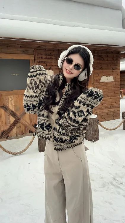 楚楚君 Laugh girl【老钱系列】秋冬颗粒绒老钱风图腾外套WL551010J