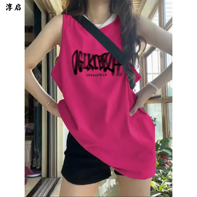 淳启甜酷宽松无袖背心女生夏季玫红色字母印花中长版无袖吊带上衣