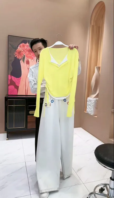 【LIANG哥女装】2025欧版鹅黄色V领收腰假两件爽肤衣3238A/6330A