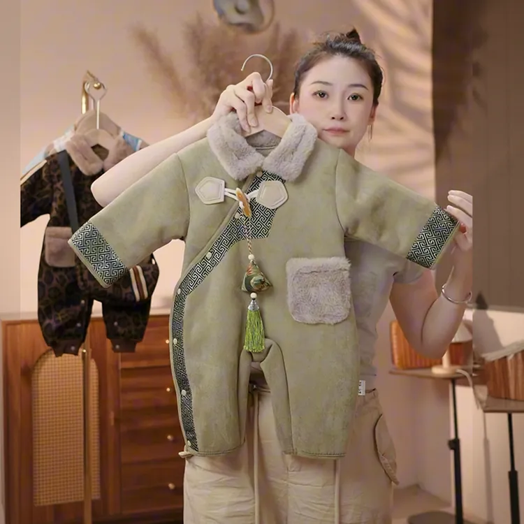 婴儿秋冬装连体衣宝宝加绒皮毛一体外套新生儿秋装保暖外出服哈衣