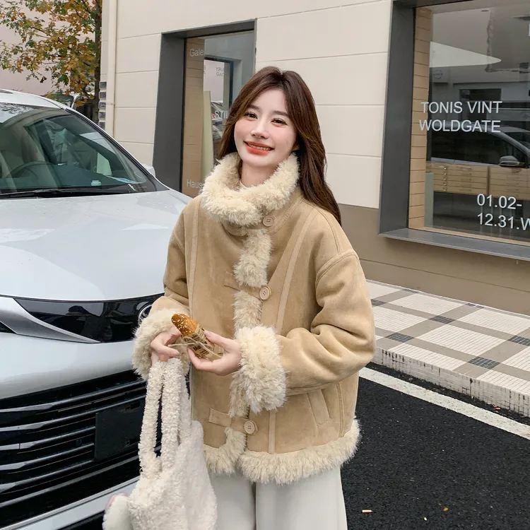 卡其色皮毛一体羊羔毛外套女2025新款爆款秋冬韩系超好看独特漂亮