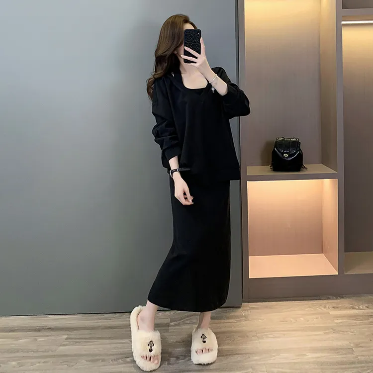 2025新款黑色挂脖吊带连衣裙子女早秋季韩系慵懒穿搭卫衣套装长裙