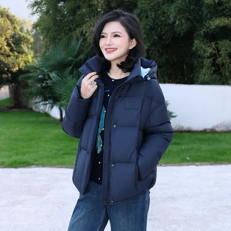 枫竺阿楠anan90白鸭绒简约连帽轻盈保暖加厚羽绒服女冬天防寒外套