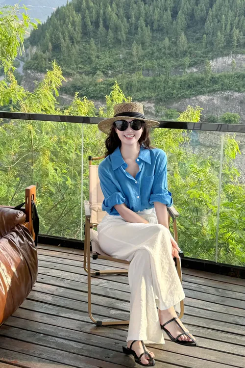 蓝色衬衫女夏季2025新款时尚宽松长袖防晒衬衣气质上衣百搭阔腿裤