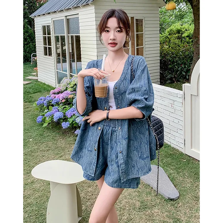 提花牛仔短袖套装女夏2025新款又a又飒松弛感穿搭休闲短裤两件套
