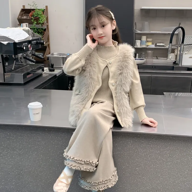 女童秋冬套装2025新款儿童网红洋气小香风加厚三件套女孩时髦冬装