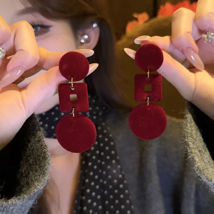 铜合金绒毛耳饰 新年显白复古气质耳环通勤爆款氛围感新娘耳饰