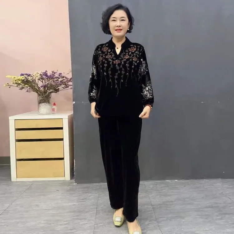 秋冬新款中老年丝绒烫钻烧花大码宽松遮肉妈妈装上衣气质长袖小衫