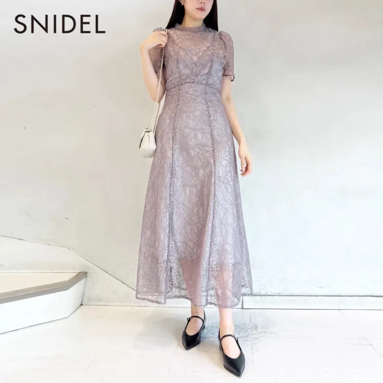SNIDEL春夏优雅修身半高领短袖微透镂空刺绣蕾丝连衣裙SWFO234142