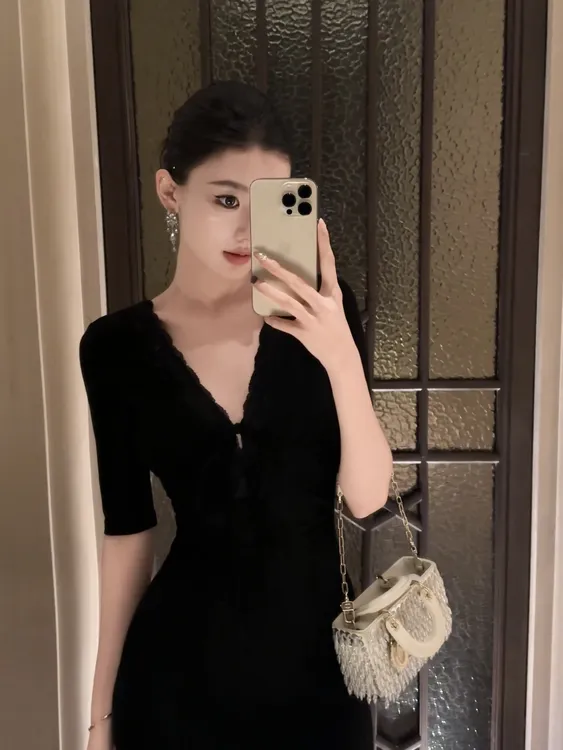 现货【春日部】原创气质V领蕾丝拼接收腰连衣裙0919