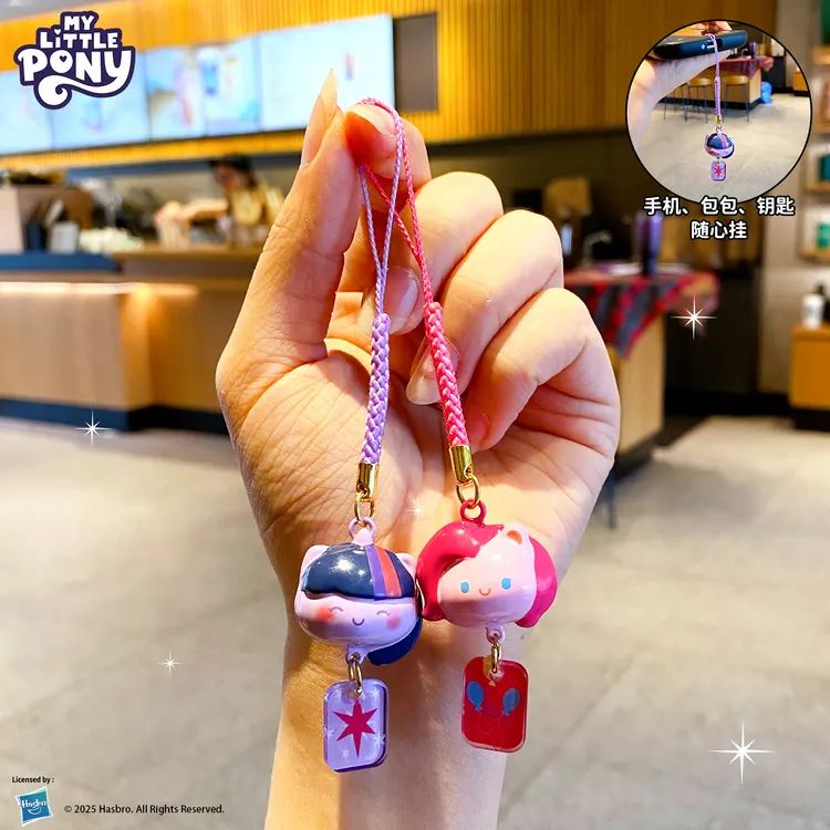 百茂正版蜡笔小新水音铃挂件钥匙扣精致耳机手机链情侣款背包挂饰