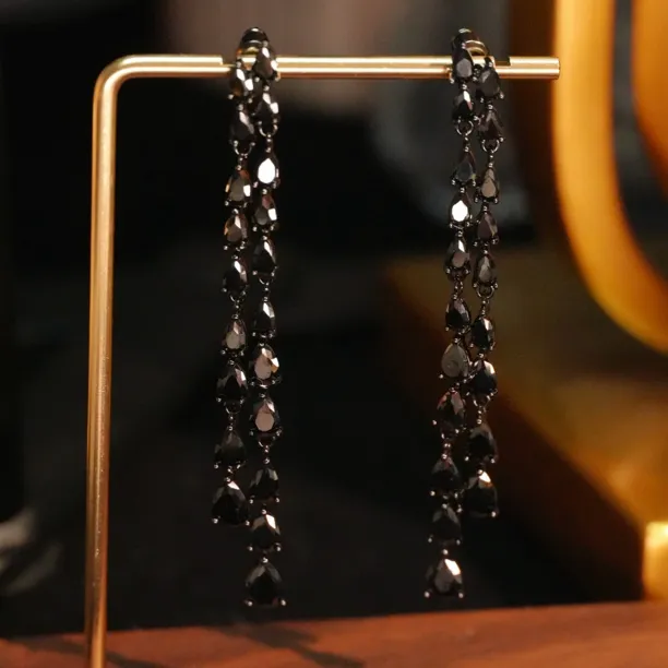 铜合金耳饰 A141 秋冬百搭轻奢高级感耳坠气质风耳钉耳环黑色