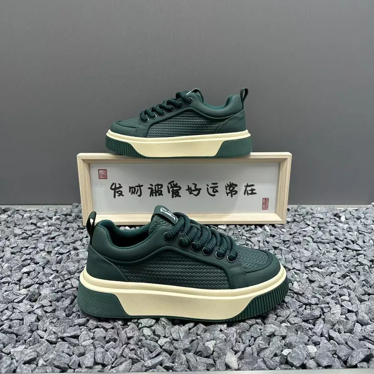 男士小白鞋秋季系带低帮板鞋皮面真皮软底舒适时尚百搭潮男休闲鞋