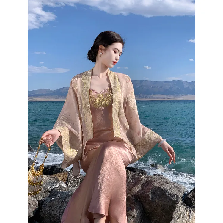 凌茜恣禾【卿本佳人】国风新中式欧根纱绣花外套缎面吊带连衣裙套装