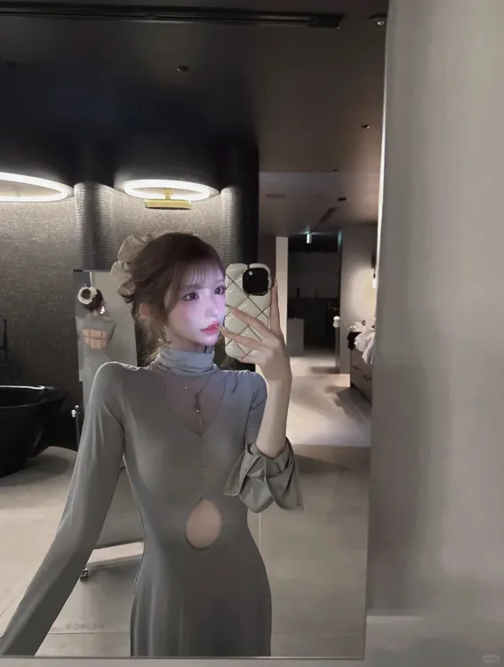 【人间标本】2026春季新款设计感美式辣妹风镂空网纱拼接半高领长裙