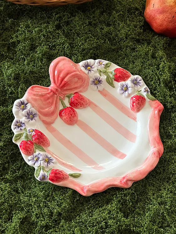 可爱风陶瓷盘蝴蝶结家用卡通创意盘家用菜盘饭水果盘甜品盘子