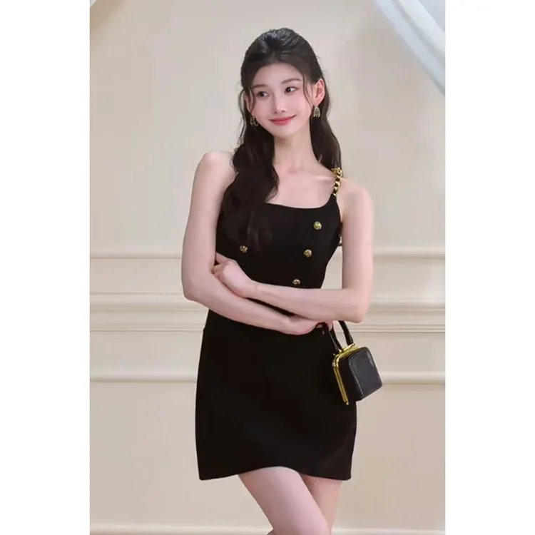 赫本风黑色休闲百搭时尚设计感吊带连衣裙收腰财阀千金气质短裙女