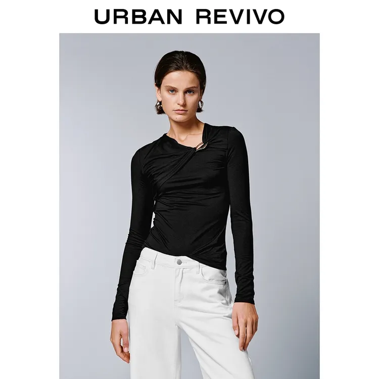 UR2025冬季新款女装气质金属扣扭结斜肩领长袖T恤UWM450203