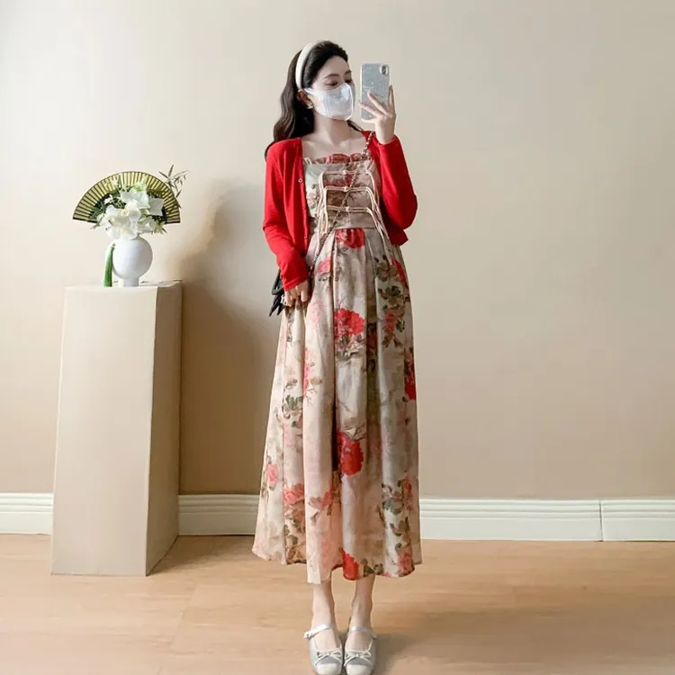 孕妇2025新款春夏季套装时尚新中式国风印花吊带裙红色开衫两件套