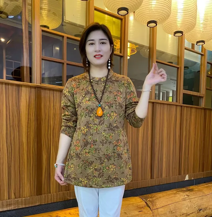 秋季新款时尚洋气中国风宽松型纽扣中老年女装百搭中长上衣