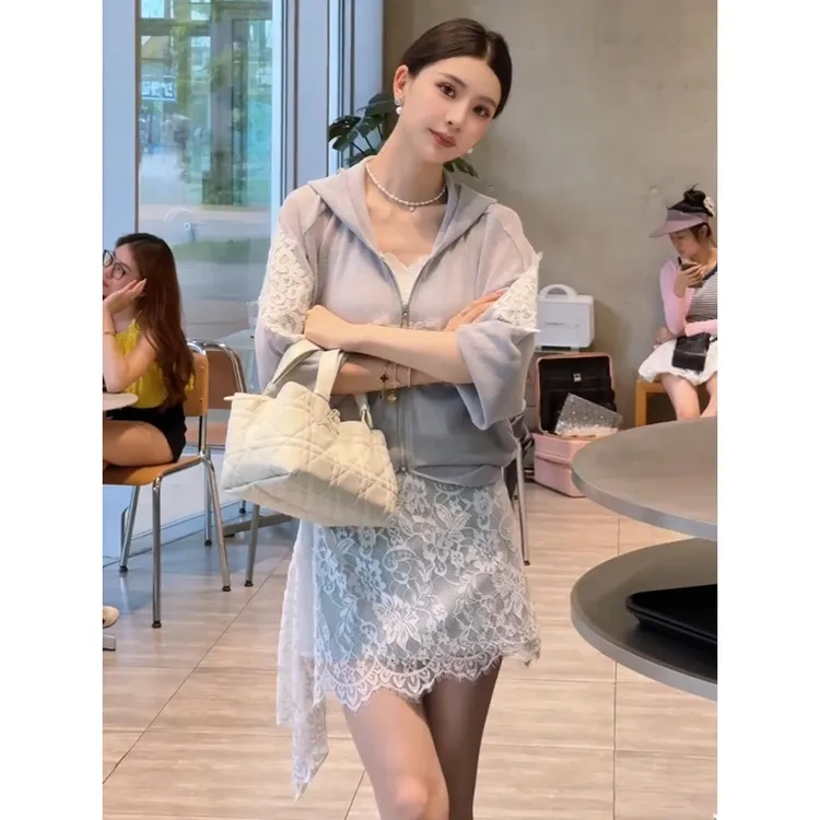 今年流行套装女2025新款早秋设计感蕾丝拼接连帽外套半身裙两件套