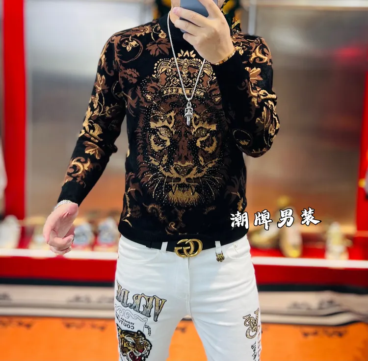 秋冬新款男士时尚潮流百搭重工提花烫钻虎头修身摩卡绒针织毛衣潮