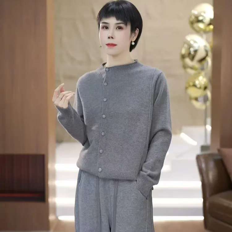 【渲渲推荐】HXZ-10072秋季时尚减龄一排扣小衫