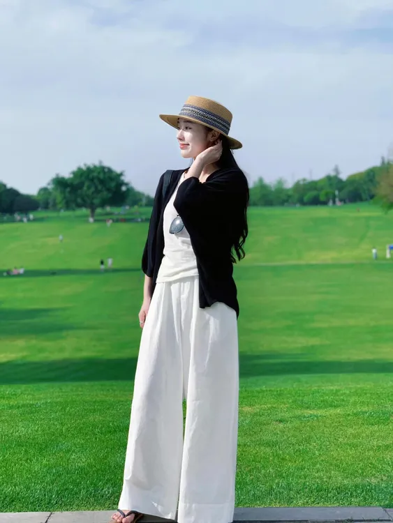 【放空】时尚高级感黑色蝙蝠针织开衫白色吊带高腰休闲长裤套装女