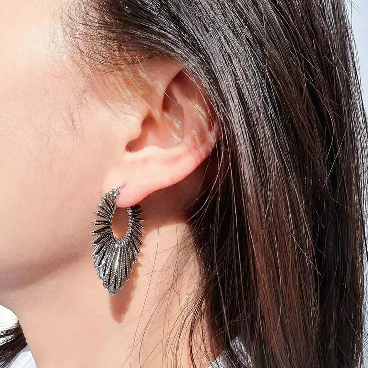 合金耳饰 553号法式简约清冷风设计感线条桃心耳扣女时尚气质个性