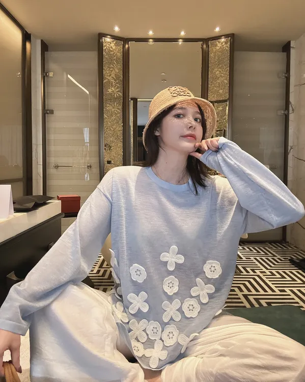 BETTER JOELAY-【洁白小花】针织套头毛衣针织衫圆领温柔韩版LL5836