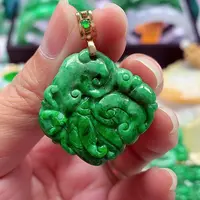 翡翠18K金镶嵌颈饰翡翠