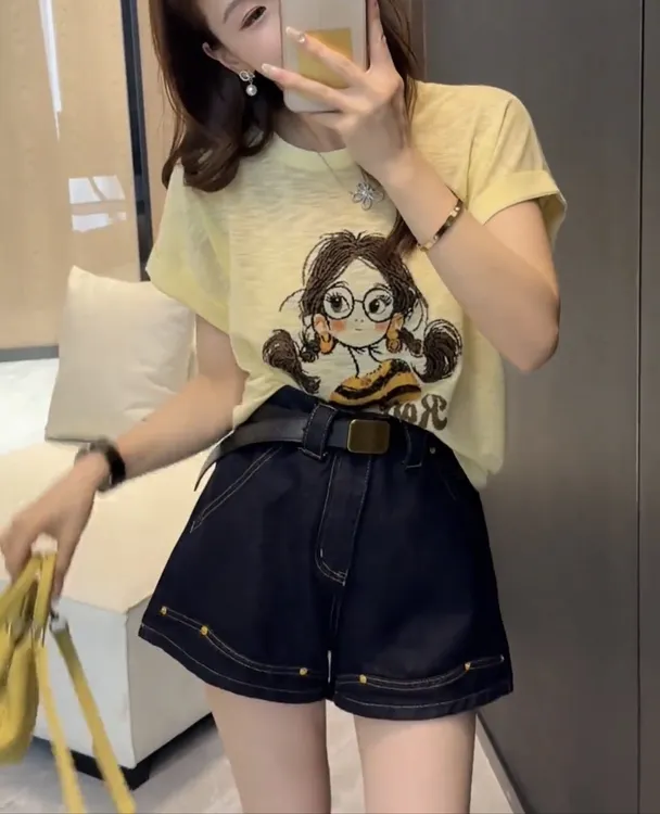 2025夏季简约减龄穿搭卡通圆领针织短袖上衣搭配牛仔短裤套装女