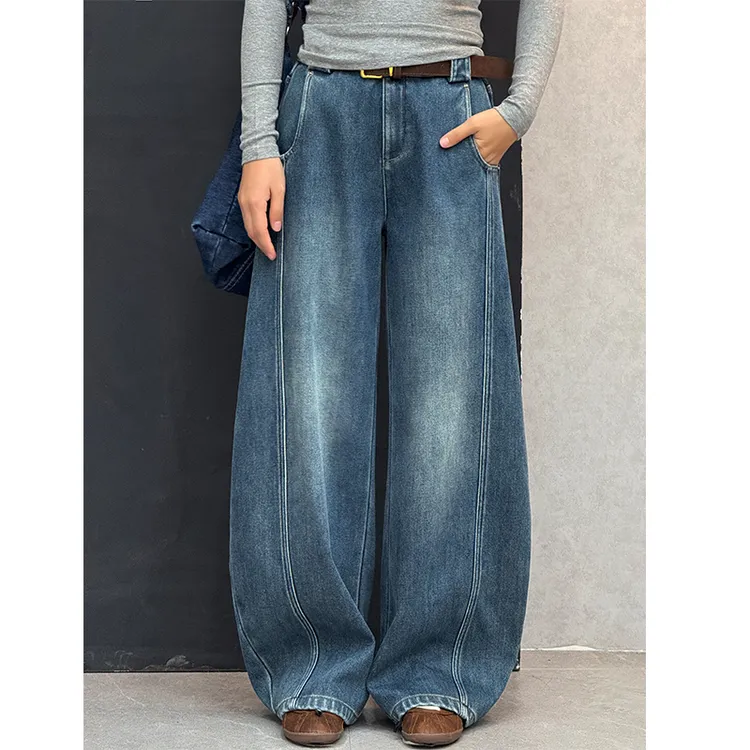 时尚宽松加绒阔腿牛仔裤女2025新款冬季梨型身材裤子设计感弯刀裤