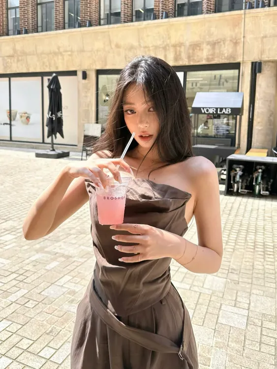 小众设计老钱风时尚松弛感立体抹胸上衣女2025新款显瘦休闲裤套装