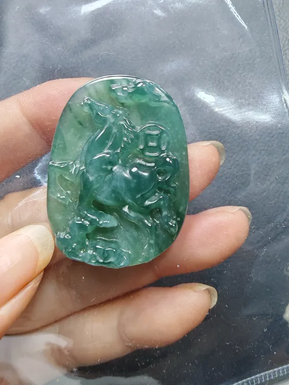 蓝水生肖精雕冰透