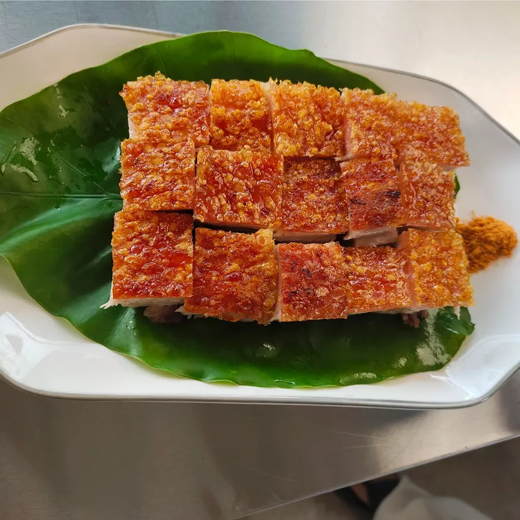 广西陆川脆皮烤猪新鲜现烤五香碳火土猪熟食即食顺丰包邮