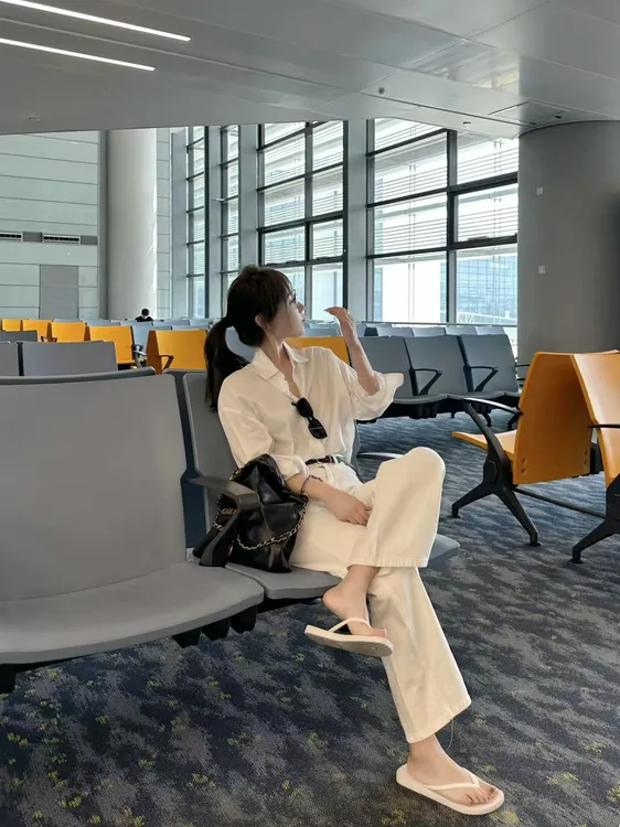 2025早春新款韩系慵懒风简约白色衬衫女百搭休闲阔腿裤两件套套装
