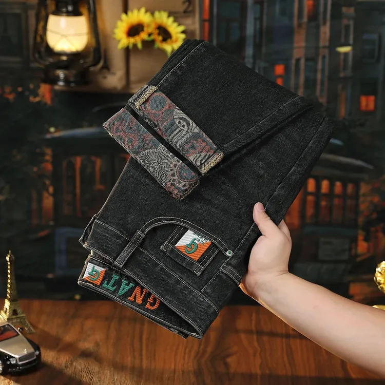 啄木鸟2025新款欧版修身小直筒牛仔裤男印花潮百搭水洗棉男士长裤