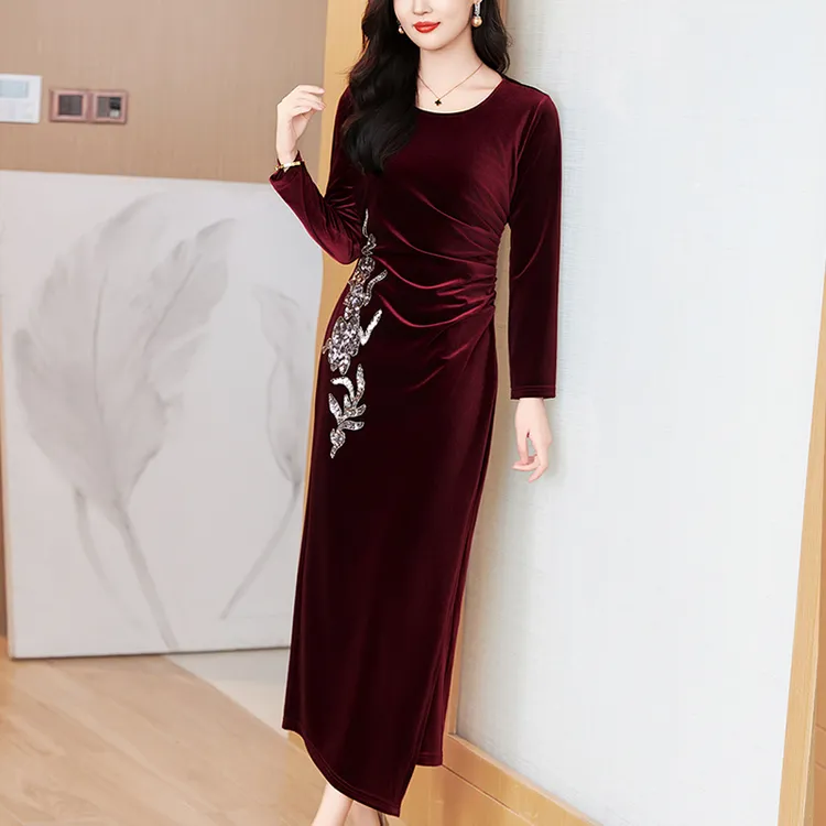 酒红色金丝绒喜妈妈婚宴装连衣裙女2025春秋新款高端轻奢丝绒礼服